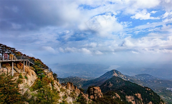 秋高气爽在天蒙