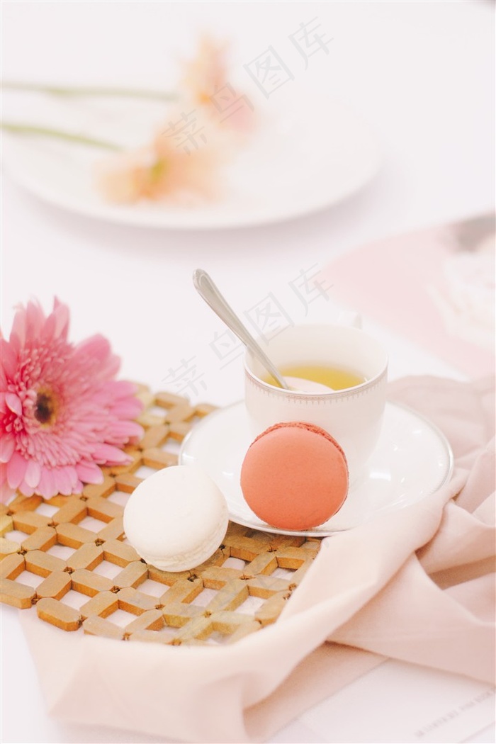 一朵花和一杯茶