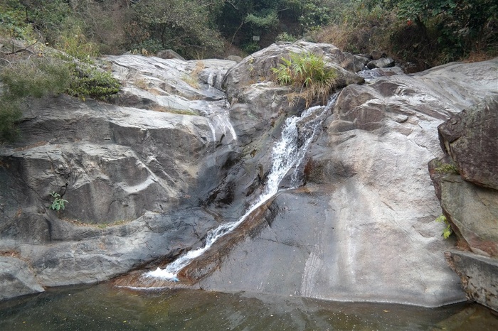 大石头景区冈泉魁境瀑布