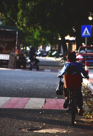 摄影图 童真背影