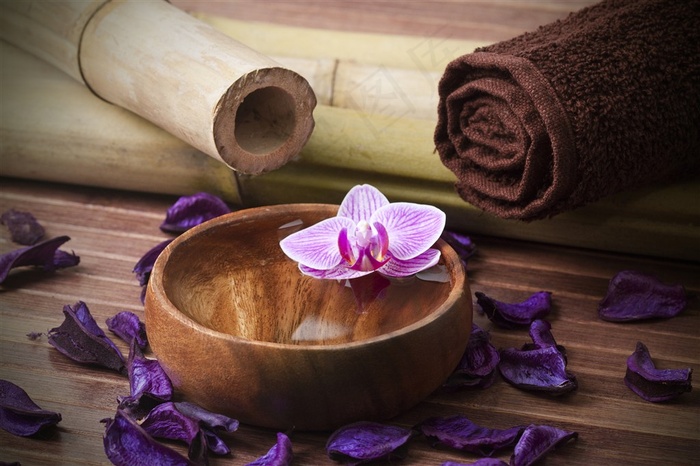 碗上的玫瑰花瓣