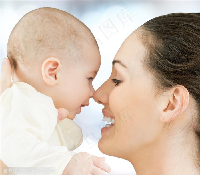宝宝妈妈特写 鼻尖对着鼻尖的宝宝和妈妈家庭图片