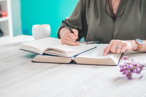 办公学习人物特写图片 办公学习人物特写图片
