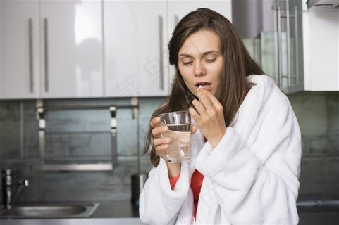 感冒难受的人物 感冒难受的人物