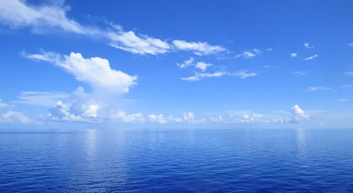 蓝色天空白云湖水清新高清背景