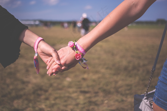 好朋友手拉手图片