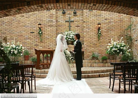 婚礼物语-教堂内对视的夫妻