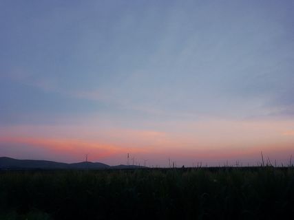 傍晚的风车与烧霞