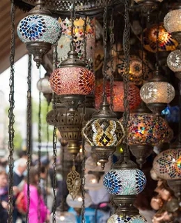 超多颜色的吊灯