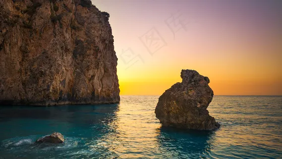 海中之石 海中之石