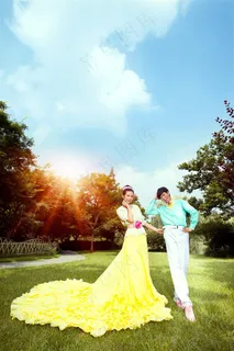 林间恋人婚纱照摄影图