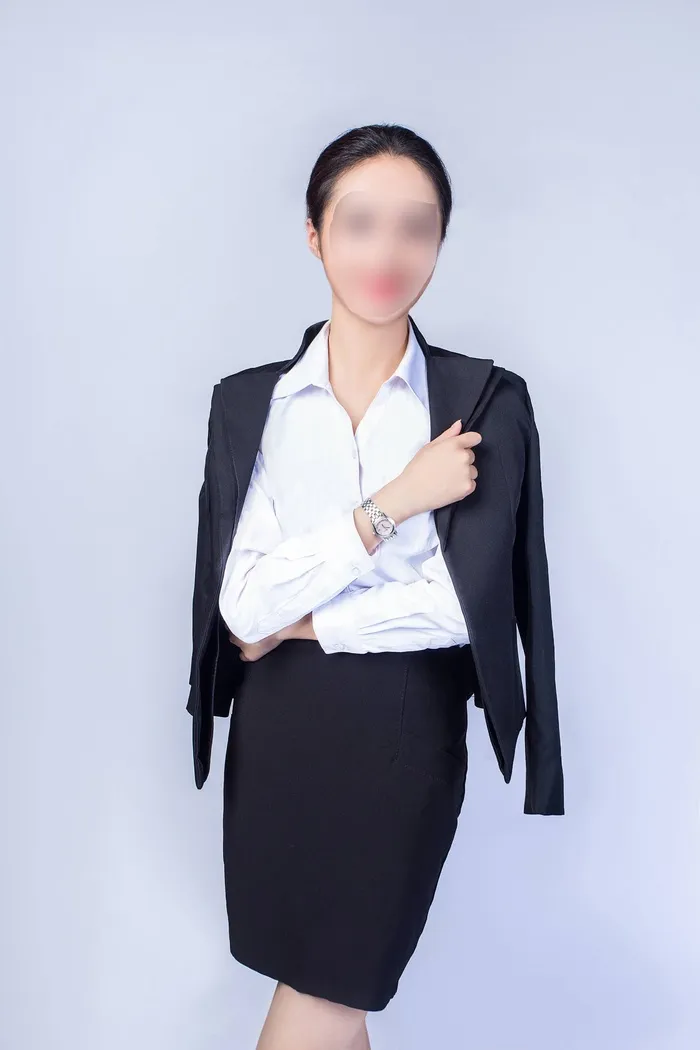 女性黑色职业装销售psd模版下载