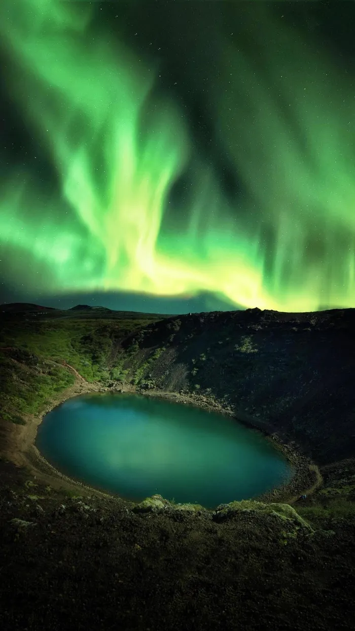 绿色极光壁纸图片