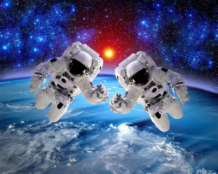 两个太空宇航员