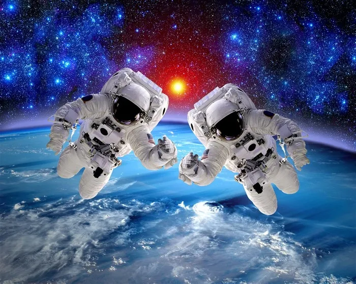 两个太空宇航员