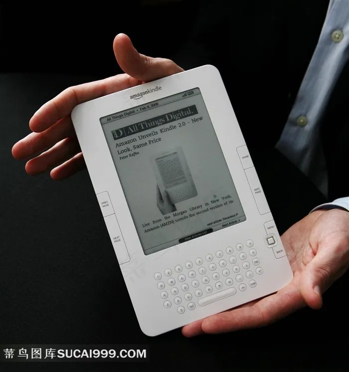 手捧kindle电子阅读器图片
