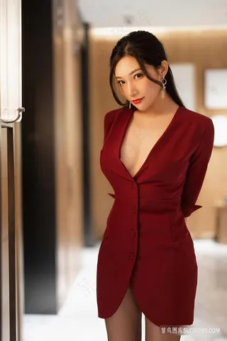 不穿内衣的空姐丝袜诱惑小狐狸性感写真图片