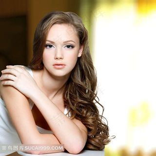 女生卷发发型图片