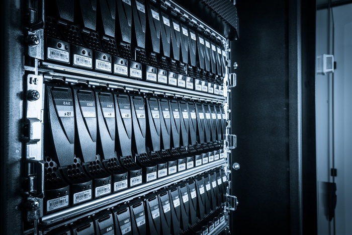 黑色的电子机房