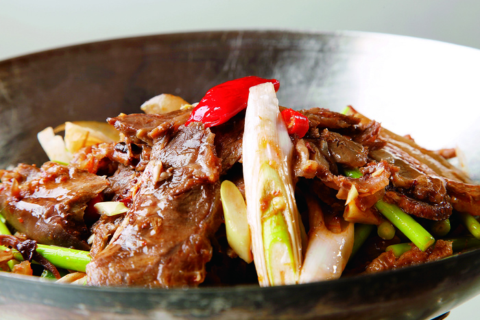 干锅美食焖锅湘菜麻辣香辣纸锅干锅带皮牛肉