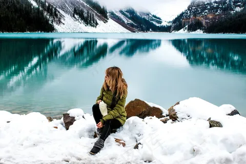 湖边美女风景照 湖边美女风景照