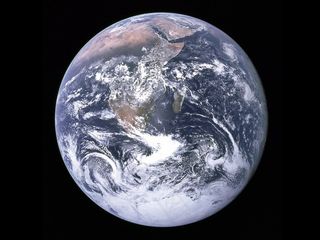 宇宙中的标准地球