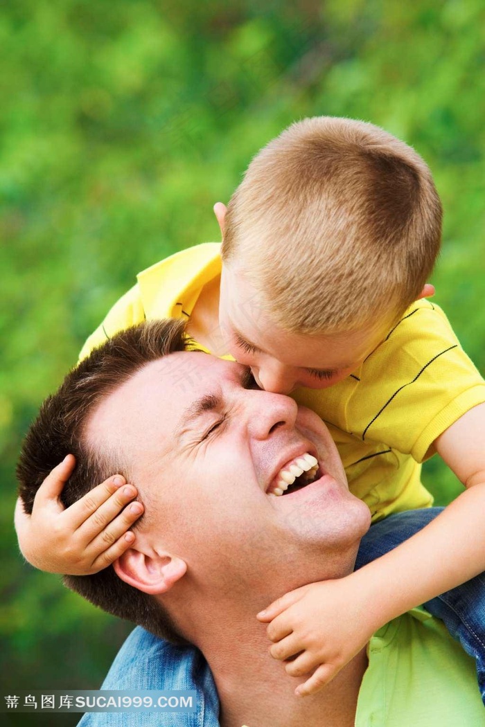 开心的爸爸与孩子