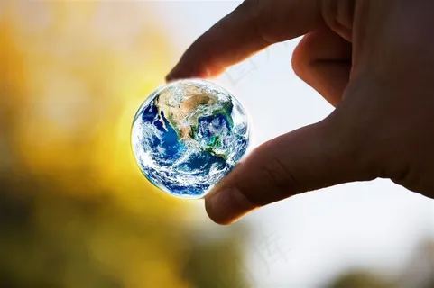 手中捏着的地球高清图片 手中捏着的地球高清图片