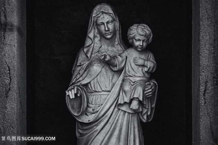 圣母玛丽亚与儿童雕塑