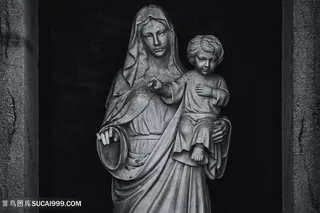 圣母玛丽亚与儿童雕塑
