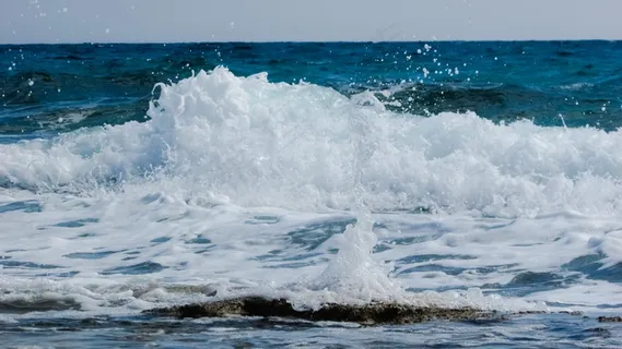海水翻滚浪花图片 海水翻滚浪花图片