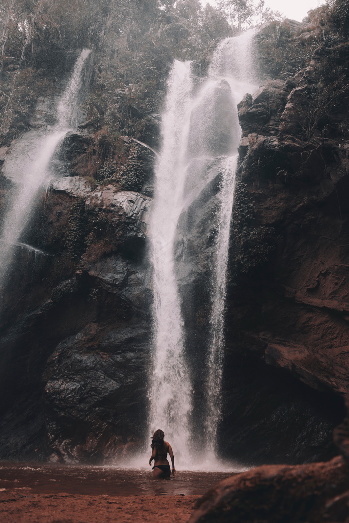 高清高山流水瀑布图片