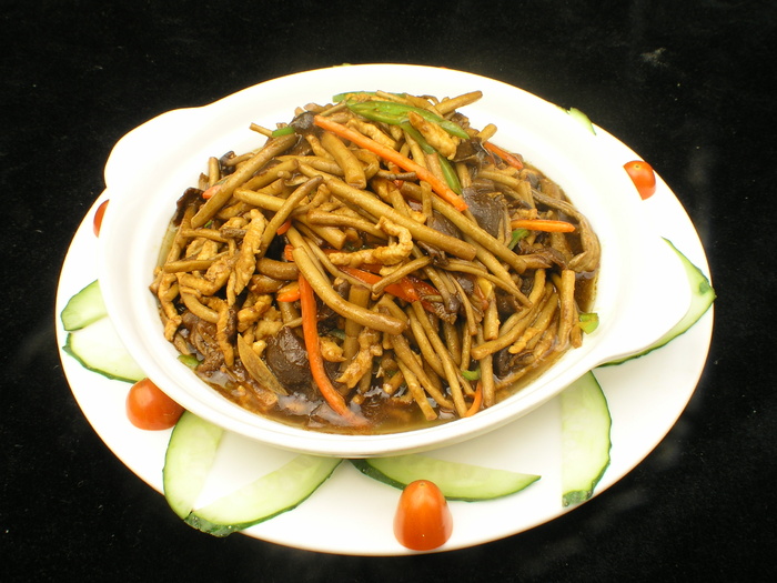 酱肉烩茶树菇