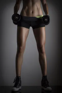 健身女性半身图