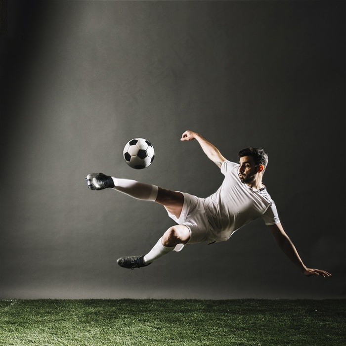 运动员射门特写