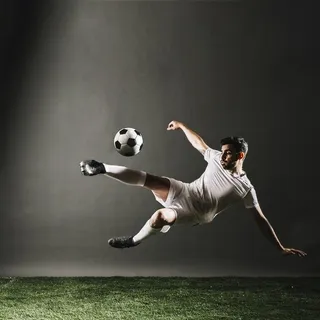 运动员射门特写