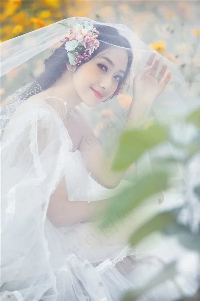 甜蜜恋人情定花海浪漫婚纱高清特写