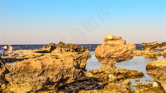 海边岩石景观