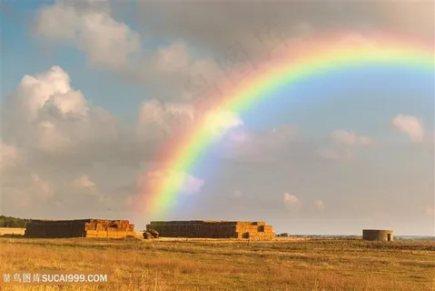 荒漠平原上的彩虹