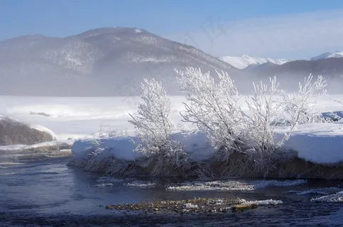 河岸边霜冻景观图片 河岸边霜冻景观图片