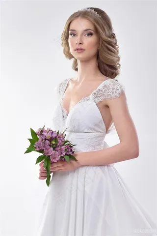 *俄罗斯性感婚纱美女图片