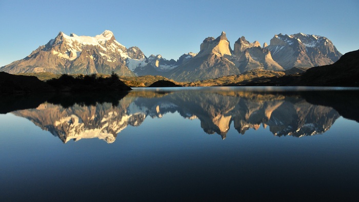 蓝天山水风景