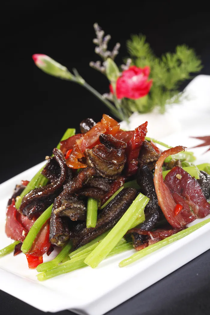 腊肉炒鳝鱼 腊肉炒鳝鱼