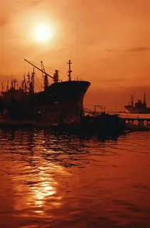 傍晚的货运码头素材