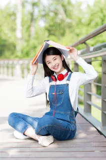听音乐的青春美女 听音乐的青春美女