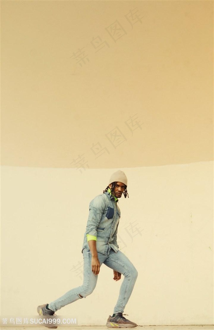 牛仔装黑人帅哥