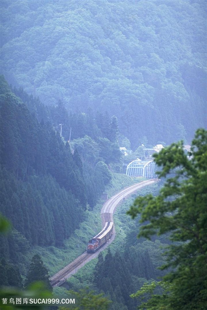 山脉铁路美景壁纸