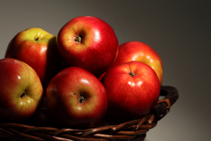 高清鲜红苹果图片下载