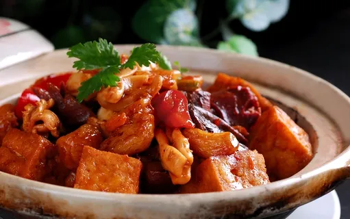 砂锅石锅美食煲类特色菜八珍豆腐煲 砂锅石锅美食煲类特色菜八珍豆腐煲