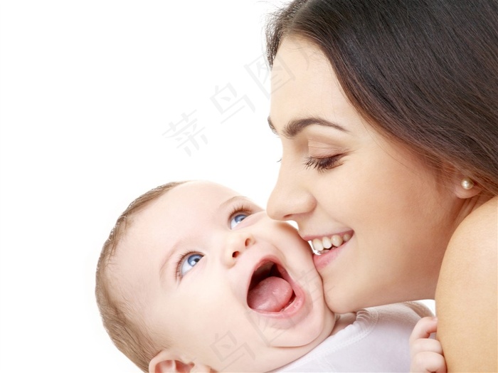 开心贴脸的母子